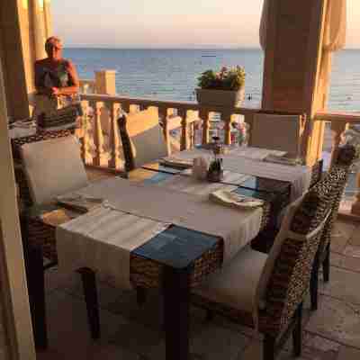 New luxury apartment directly on the private sandy beach in 4 star aparthotel Dining/Meeting Rooms