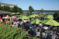 Arrowwood Resort Hotel and Conference Center - Alexandria - parking