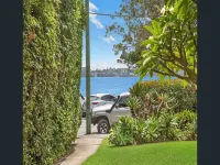 Chic 1-Bed Apartment by Balmoral Beach