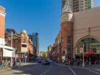Stylish Inner City 2-Bed Unit by Fig Lane Park