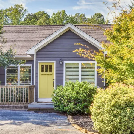 Lakefront Fun Near Clemson! Retreat w/ Pool Access