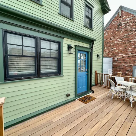Epic Downtown Newport Location w Parking