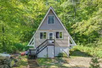 7 Mi to Ski Slopes! Cozy Madison Cabin w/ Fire Pit - Wifi
