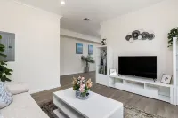 Bright Pasadena Getaway w Patio Near Old Town