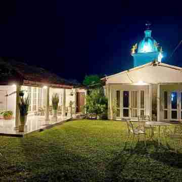 Castile Inn Hotel Exterior