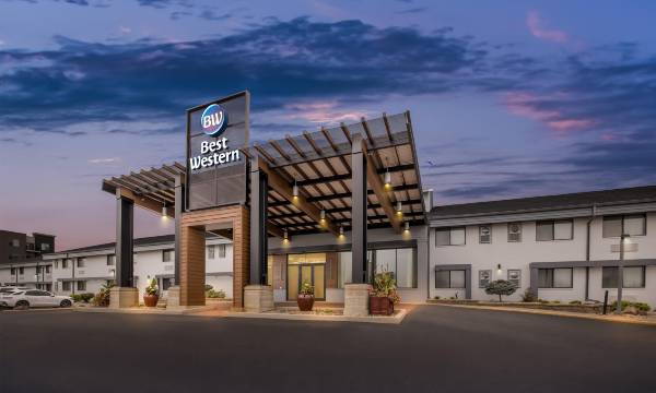 Best Western West Towne Suites