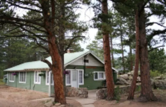 Charming Cabin, Next to National Park 3 Bedroom Cabin - #20-Ncd0297