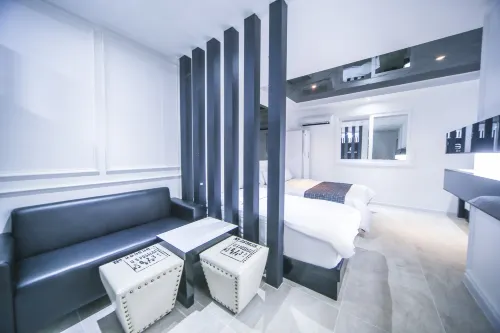June Self check-in Motel - 2성급