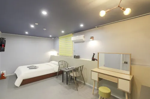Hotel Stay Q