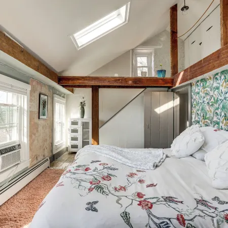 Lambertville Retreat - Walk to Shopping and Dining!
