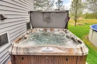 3 Mi to Erie Canal: Home w/ Hot Tub in Holley! - Wifi