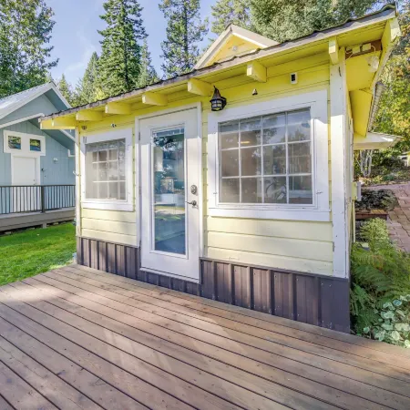 Newport Cabin on Diamond Lake w/ Private Boat Dock