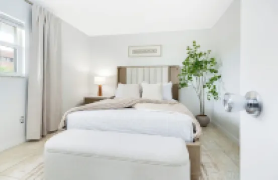 Minimalist Haven Naples • Walk to Beach & 5th Ave