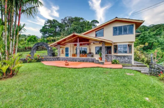 𝑳𝒖𝒙𝒆 » 5 Lakeview Villas » Sleeps 25 » AC »Pool »Hot Tub »Weddings »Retreats Hotels in 