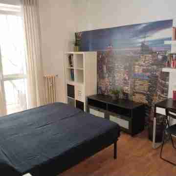 Spacious room in three-room apartment a stone's throw from the M1 Rooms