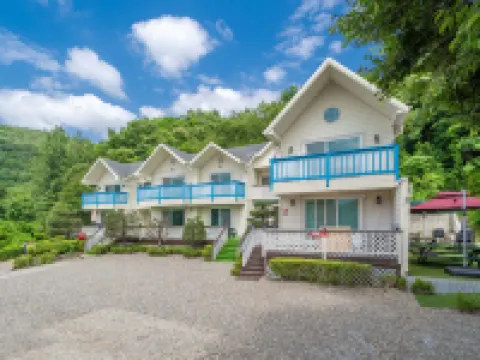 Happy Day Dog Pension Hotels near Nami Island