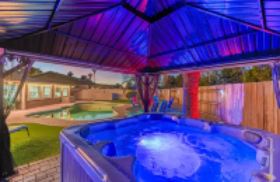 10 Mins to Spring Training• Heated Pool & Spa • Gameroom • Fully Stocked Kitchen