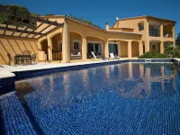 Roquebrun Villa with Pool Hotels in Roquebrun