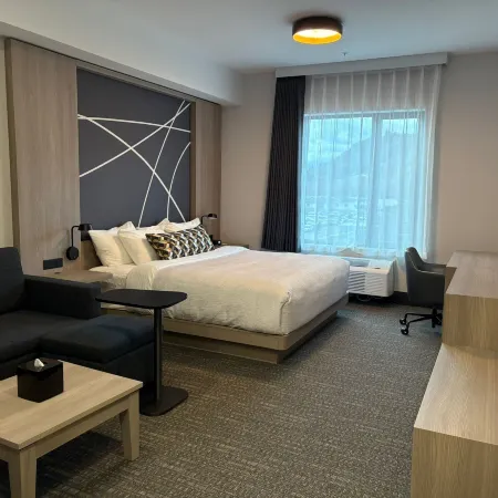 La Quinta Inn & Suites By Wyndham Kelowna Bc