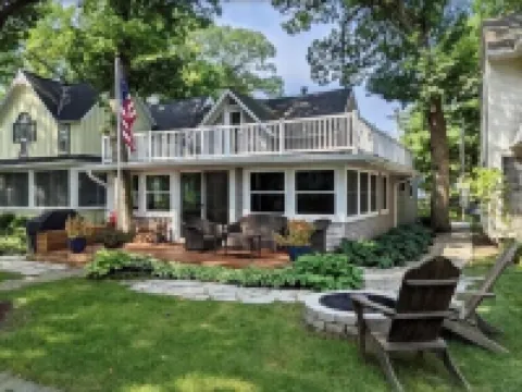 Lake Views, steps to Lake! Two story home, professionally decorated! Sleeps 6!