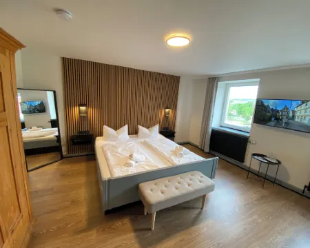 Gasthof zum goldenen Schiff - Historisches Hotel mit Frühstück & Self-Check-in Hotels in Marktbreit