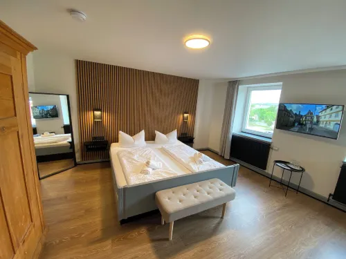 Gasthof Zum Goldenen Schiff - Lehm, Stil & Altstadtflair Hotels in Iphofen