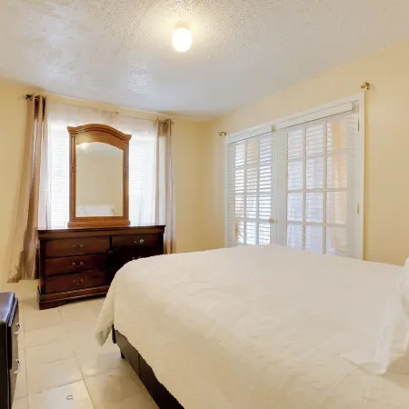Houston Area Home w/ Yard - 5 Mi to Sugar Lakes!