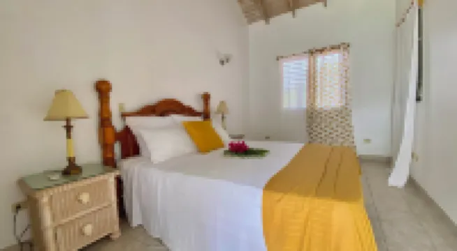 The Greenside Cottages - Private Tropical Garden - Residential Area 5 Mins from the Beach