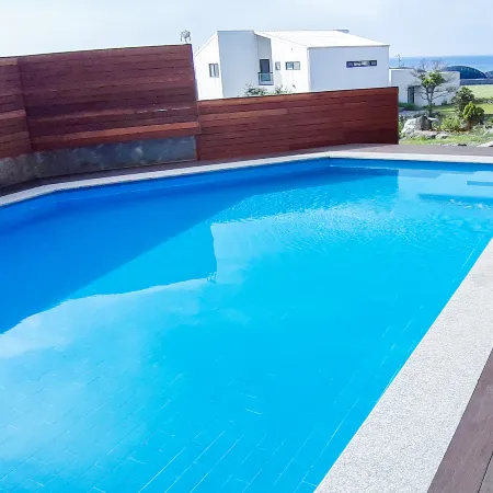 Jeju Woljeonghil Pension Отели рядом с достопримечательностью «Пляж Джимйонг»