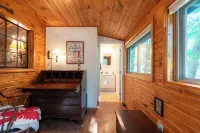 Quaint and cozy log  and knotty pine cabin close to lakes.