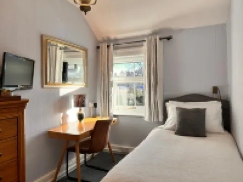 เกรลันด์เกสต์เฮาส์ โรงแรมใน