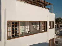 أندرو نيكوس هوتل - للبالغين فقط