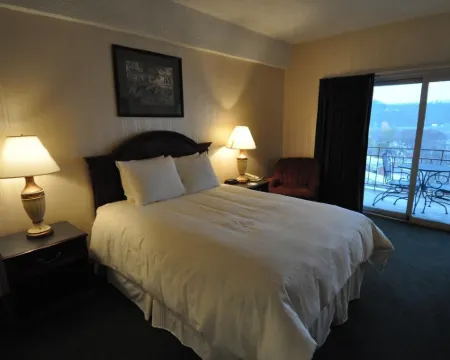 Hillside Inn Hotels in Madison