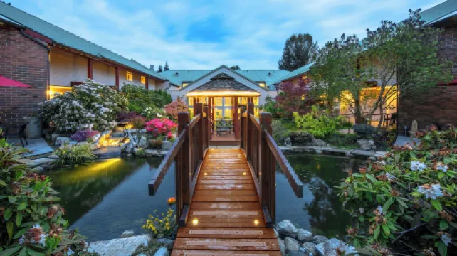 Gibsons Garden Hotel