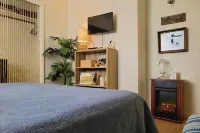 Quaint and Cozy Cottage 3 Mi to Palisade Wineries! - spa