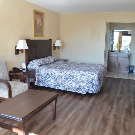 Tarpon Shores Inn