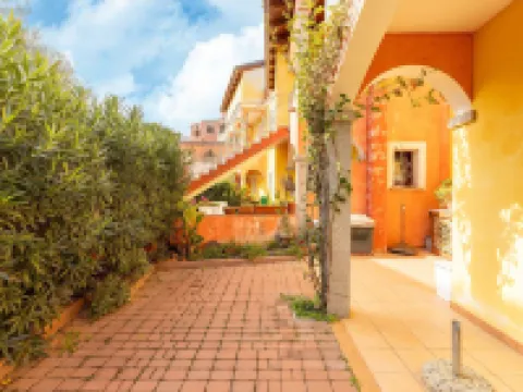 有花園的公寓，距離海邊 300 米