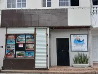 BELLA SOMBRA DOWNTOWN Hotels near Sir Barry Bowen Municipal Airport