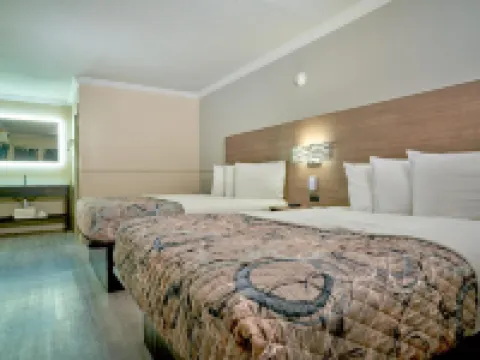 Family Garden Inn & Suites Hotel di Laredo