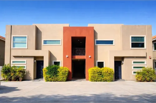 Luxe 3BR/2BA Condo. Near Airport & Mall