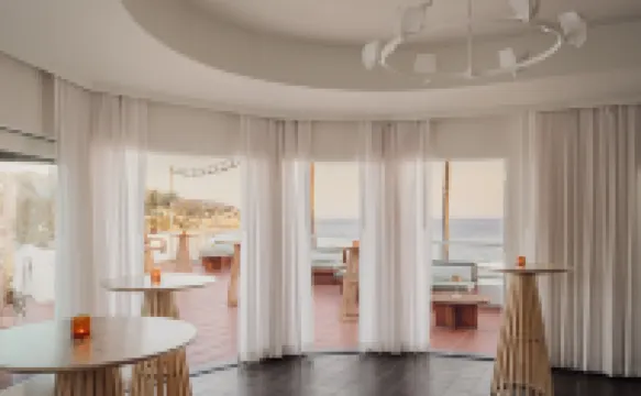 Casa Loma Beach Hotel