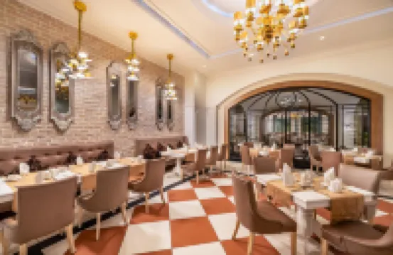 เดลฟิน อิมพีเรียล