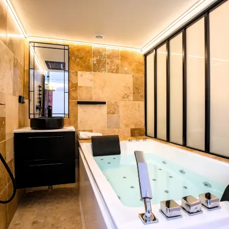 Cristalys Loveroom & Spa