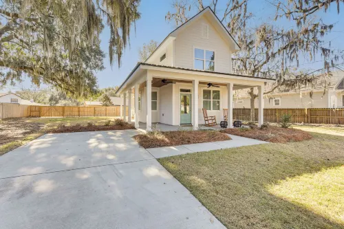 Southern Gem Near Forsyth: Walk to Sights & Bites - Homestays