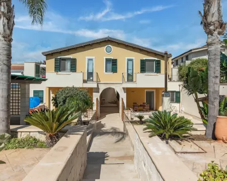 Simplistic Apartment in Reitani Near Lido Beach Hoteles en Reitani