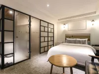 Avenue Hotel โรงแรมในโอซัน