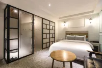 Avenue Hotel