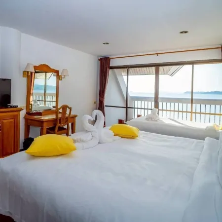 Jansom Beach Resort