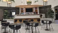 Holiday Inn & Suites SPRINGFIELD - I-44 by IHG - bar