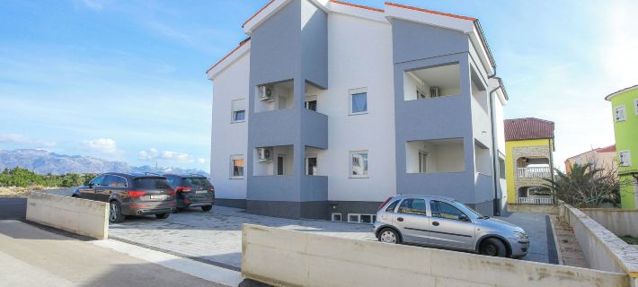 Privilege Pool Apartments Hotele w: Novalja